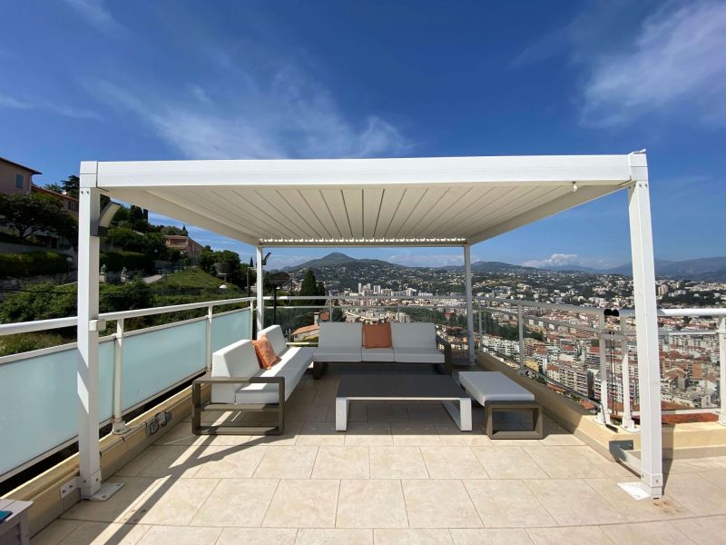 Equipement d’un toit terrasse sur les hauteurs à Nice