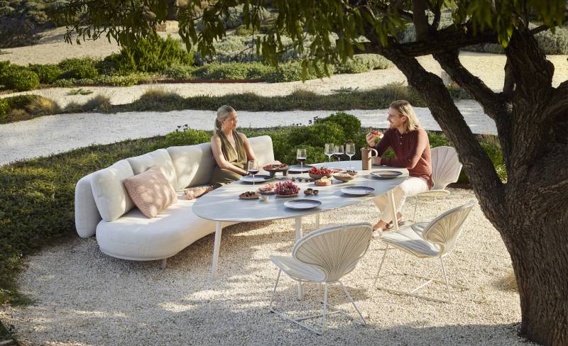 Tables de repas et de salon de jardin personnalisable collection Styletto par Royal Botania à Bonifacio