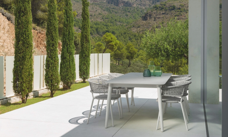 Table et chaises de jardin pour repas de la marque Talenti à Villefranche